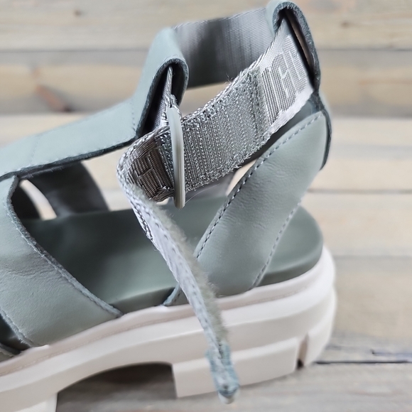 UGG Ashton Heritage Women's Platform Sandals Moss Green Suede Logo Strap - Picture 13 of 13